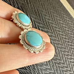 VINTAGE SOUTHWESTERN STYLE STERLING SILVER TURQUOISE SCREW BACK ROUND EARRINGS