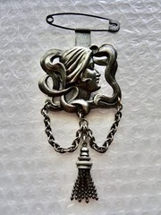 aRT NOUVEA ANTIQUE JEWELRY PIN ELITE WM LUKEY SILVER PLATE LARGE BROOCH neocurio