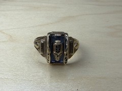 Vintage 1972 High School Class Ring SOLID 10K Gold Jostens