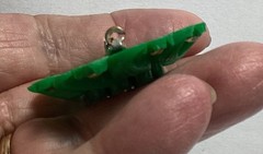 EARLY GREEN CELLULOID PLASTIC RHINESTONE BROOCH C-CLASP WISPY PINWHEEL FLOWER
