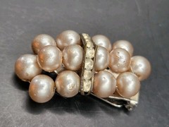 Vintage Art Deco Cream Faux Pearl Rhinestone Accent Fur Dress Clip