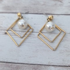 Vintage Earrings for Pierced Ears Gold Tone & Faux Pearl – Fair Condition