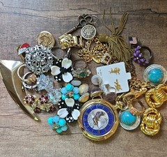 Mostly Vintage Jewlery Lot Some Signed All Wearable Brooches Necklaces Etc