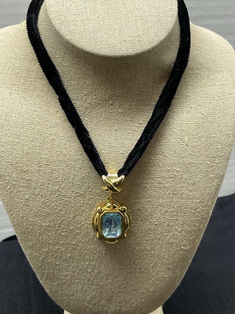 Avon Blue Glass Pendant Necklace See Pics Detsils/Wear