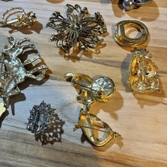 28 Pcs Brooch Pin Sweater Clip Jewelry Vintage Modern Lot