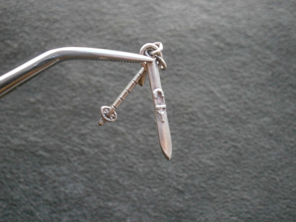 Single Snow Ski & Pole Vintage 925 Sterling Silver Bracelet Charm Pendant