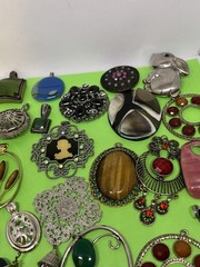 pendant lot gold tone silver tone brass multicolor stones vtg beautiful pieces
