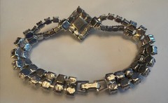 Kramer Vintage 1950″s Milk Glass Rhinestone 7″ Bracelet Silver Tone W26