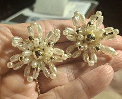 No brand pre-owned 2 pairs of faux pearl cluster and seed bead dangle earrings