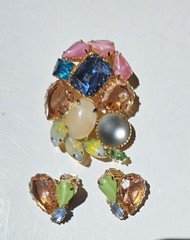 Vtg JULIANA D&E Cluster Faceted Multicolor Rhinestone Brooch & Clip-On Earrings