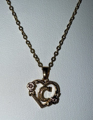 Vintage 19″ C Initial Heart Pendant w/ Roses Necklace Gold Tone Metal No Brand