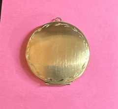 Vintage Goldtone ‘70s Locket No Markings 1 3/4”