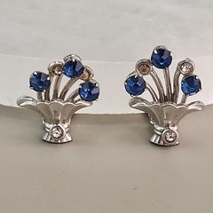 Vintage Flower Basket Rhinestone Clip On Earrings Blue Glass Silver Tone 1″
