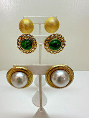 VINTAGE 3 PAIR CAROL LEE GOLD TONE GREEN GLASS FAUX PEARL, CLIP ON EARRINGS