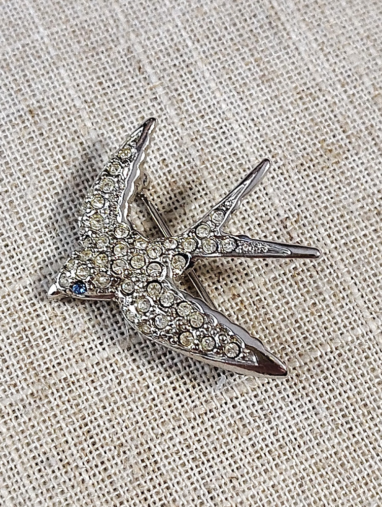 VTG Signed AVON SMITHSONIAN Silver Tone Pave’ Rhinestone SWALLOW BIRD Brooch Pin