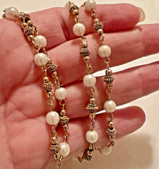 STUNNING VINTAGE SIGNED REVLON PEARL GOLD TONE STATION 24″ NECKLACE CLASSIC