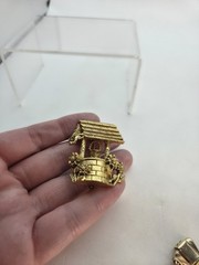 Vintage Wishing Well Brooch Movable Gold Tone 1.75″