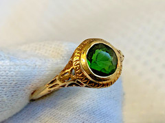 Vtg 14K Yellow Gold Ring 2.9g Fine Jewelry Size 6.25 Band Emerald Color Stone