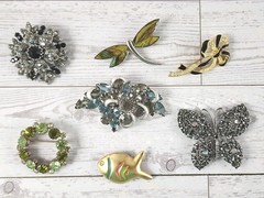 Lot Of 7 Rhinestone Brooches Silver And Gold Tone Pins