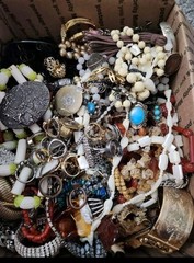 2 Pounds Jewelry Costume Vintage Mix LBS necklaces bracelets pins rings etc lbs