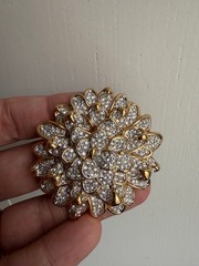 Signed Swarovski Crystal Chrysanthemum Flower Brooch Gold Tone Retired Vintage