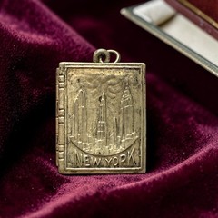 Vintage New York Souvenir Book Locket Die-Struck Statue Liberty Skyline c1935-45