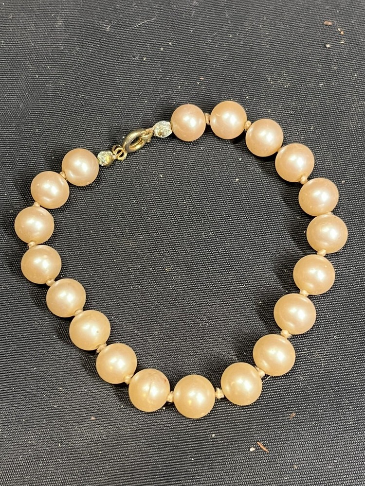 VINTAGE 10MM FAUX PEATL BRACELET 7.25”