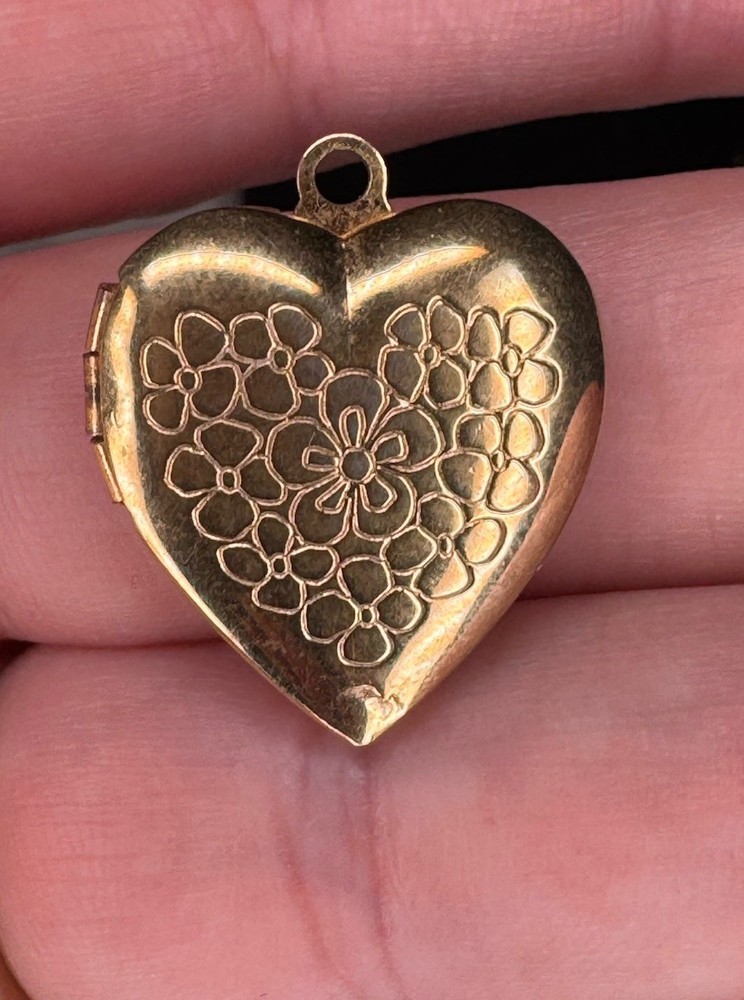Vintage Gold Tone Etched Double Heart Locket Pendant Japan Marked Retro Jewelry