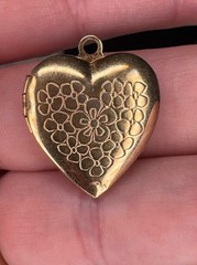 Vintage Gold Tone Etched Double Heart Locket Pendant Japan Marked Retro Jewelry