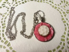 MaryBee Silver Tone 20″ Chain W/1″ Coral Chip Pendant Necklace 12-01-2021