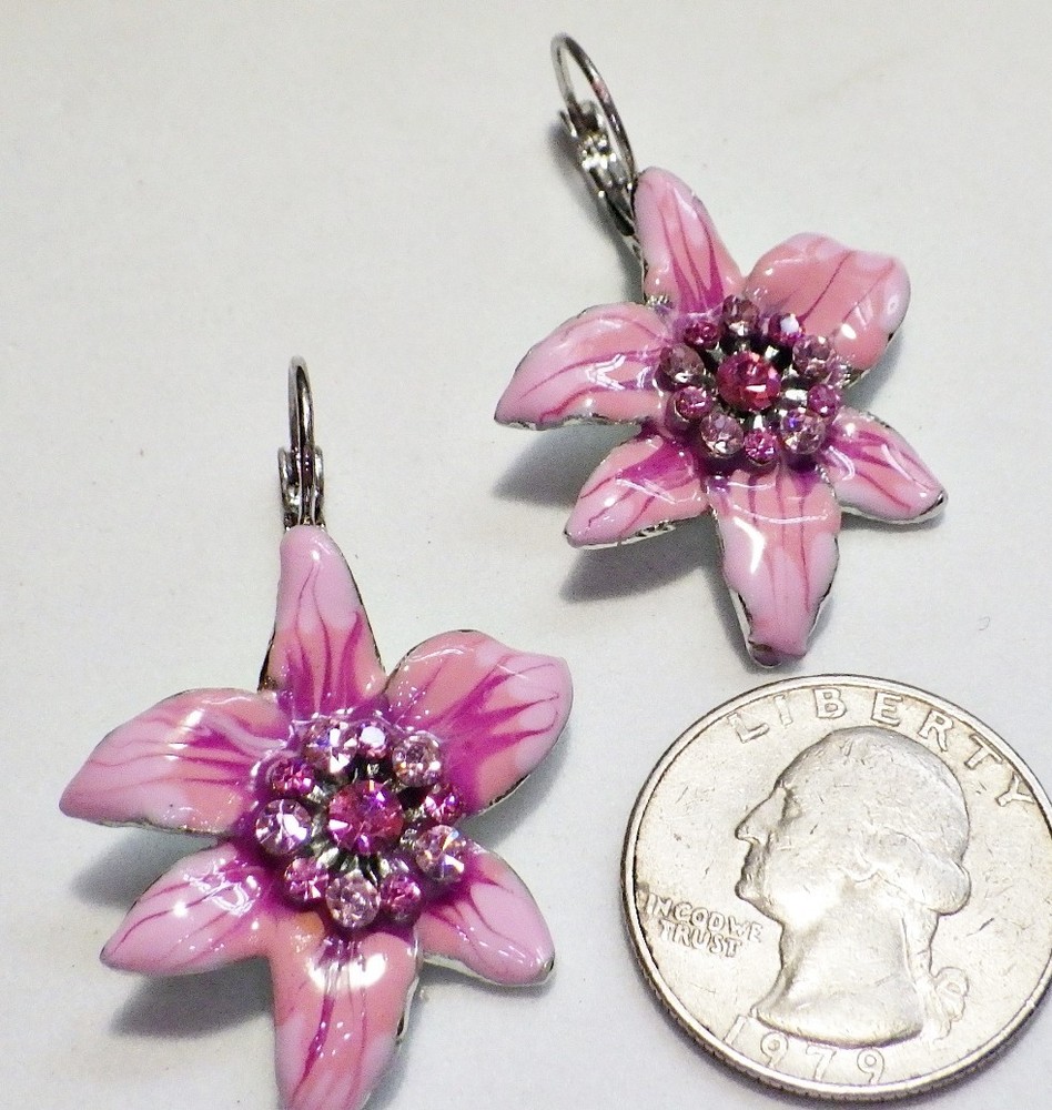 Vtg 2-Tone Pink Enamel Flower w/Pink Rhinestone Cluster Leverback Earrings 1.75″