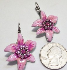 Vtg 2-Tone Pink Enamel Flower w/Pink Rhinestone Cluster Leverback Earrings 1.75″