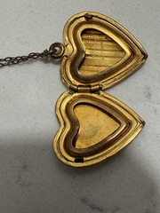 MCM vtg VARGAS 1/20 10K Gold-filled Heart Photo Locket Pendant Chain Necklace