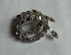 Vintage ORA Rhinestone Leaf-Swirl Brooch and Climber Earrings from late 1950s