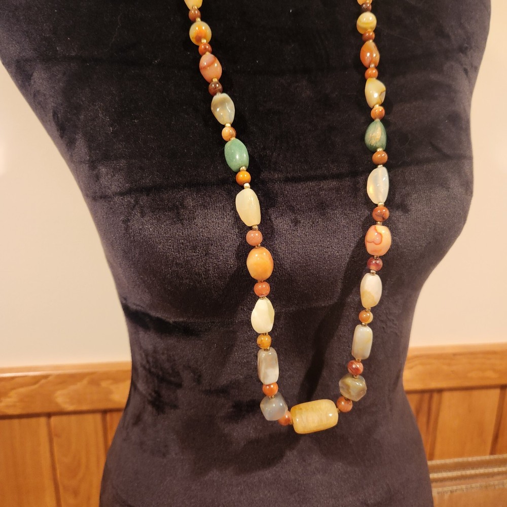 Vintage Agate Bead Necklace Circa 1970