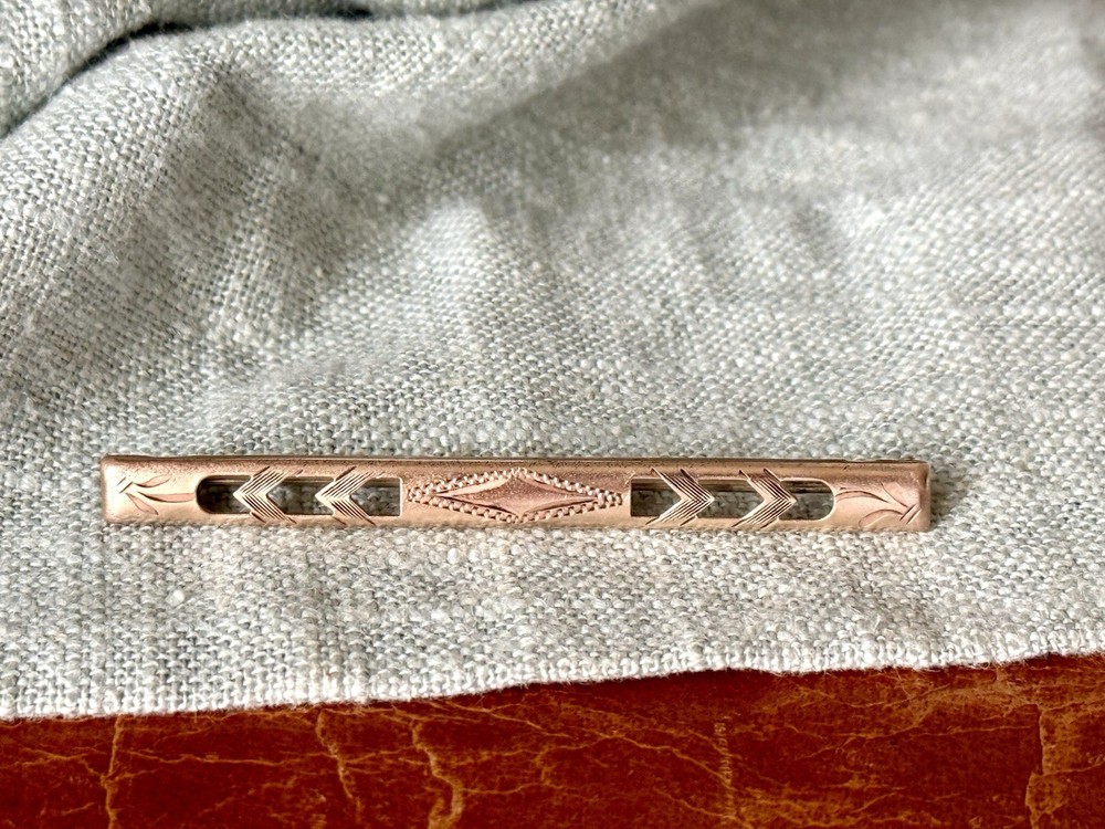 Antique 10k Gold Top Bar Brooch Engraved Flower Design Edwardian Era FJ247