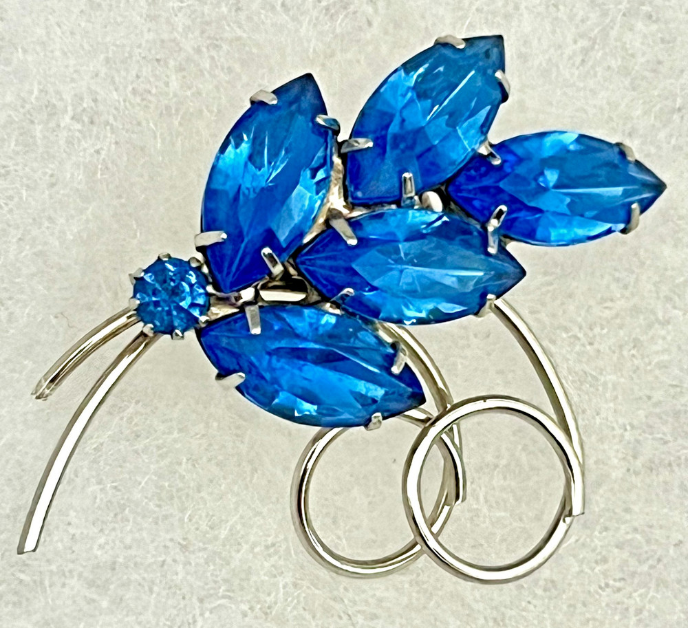 MIDCENTURY Blue Glass Rhinestone Brooch Pin Faceted Gems Prong Set VINTAGE 50s