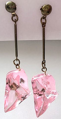 VINTAGE STUNNING GEOMETRIC PINK LUCITE PIERCED DANGLE EARRINGS