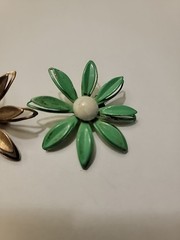 1950-1970 Vintage Metal Enamel Brooches Daisy Flower Design