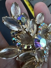  Vintage Juliana Aurora Borealis Rhinestone Brooch PIN Flower shaped Gold Tone