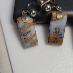 Vintage 1940’s Priday Plume Agate Brooch and Screback Earing Set Gold Tone Rare