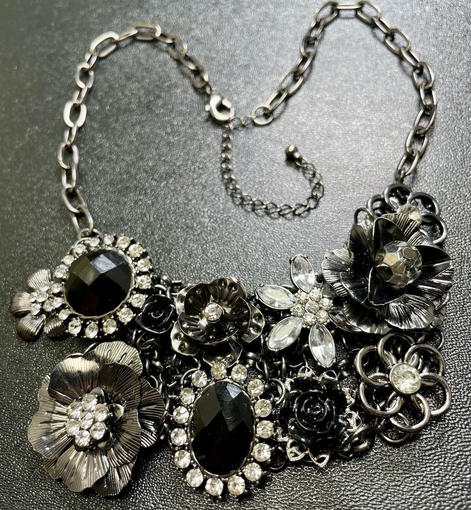 Vintage 16-18” Bib Necklace Crystal Rhinestone Flower Black Lucite Mesh Chain