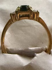 VTG AVON GOLD TONE RING EMERALD STONE RHINESTONES SIZE 5.75