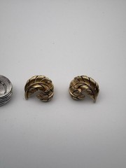 Beautiful Vintage Trifari Gold And Silver Tone Clip On Earrings – Set Of 2