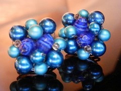Beautiful Vintage 1950’s Japan Blue Cluster Bead Earrings 1959je