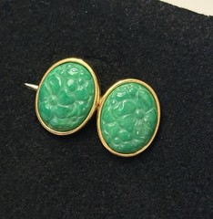 Green Peking Molded Jade Color Glass Oval Flower Gold Tone Clip 21mm Earrings