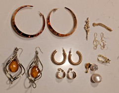 VINTAGE – Gold Toned Earrings, Scarf pins, Danglers and more (10 pieces)