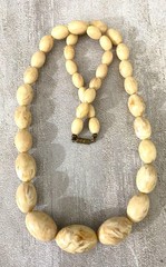 Vintage Ivory Like Marbled Beige Beaded Necklace With Barrel Clasp 12″ Hang