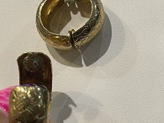 Vintage Hoop Huggie Chunky Gold Tone Etched Floral Earrings Glam 1in
