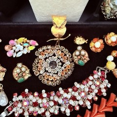 ESTATE MIRIAM HASKELL, SCHREINER, JULIANA D&E CROWN TRIFARI KRAMER & MORE-25 PCS